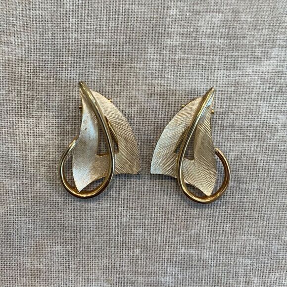 Clip earrings with design. Quality vintage - Picture 1 of 2